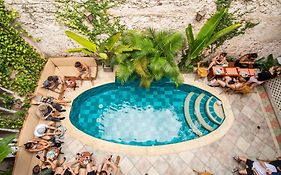 Casa Zahri Boutique Hostel